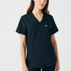 Landau Forward - Two pocket Women's Black V-Neck Short Sleeve Top